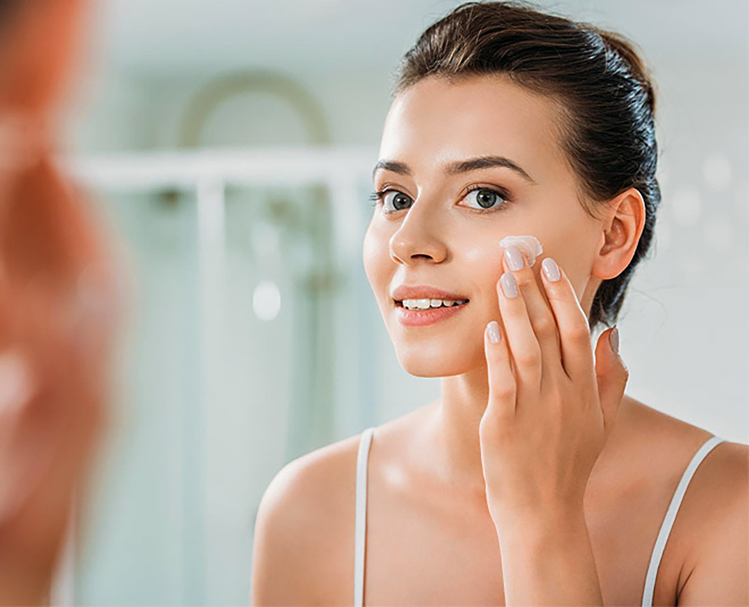 Love Make-up But Have no Time? Try This Game-Changing Beauty Trend for Glamorous Look